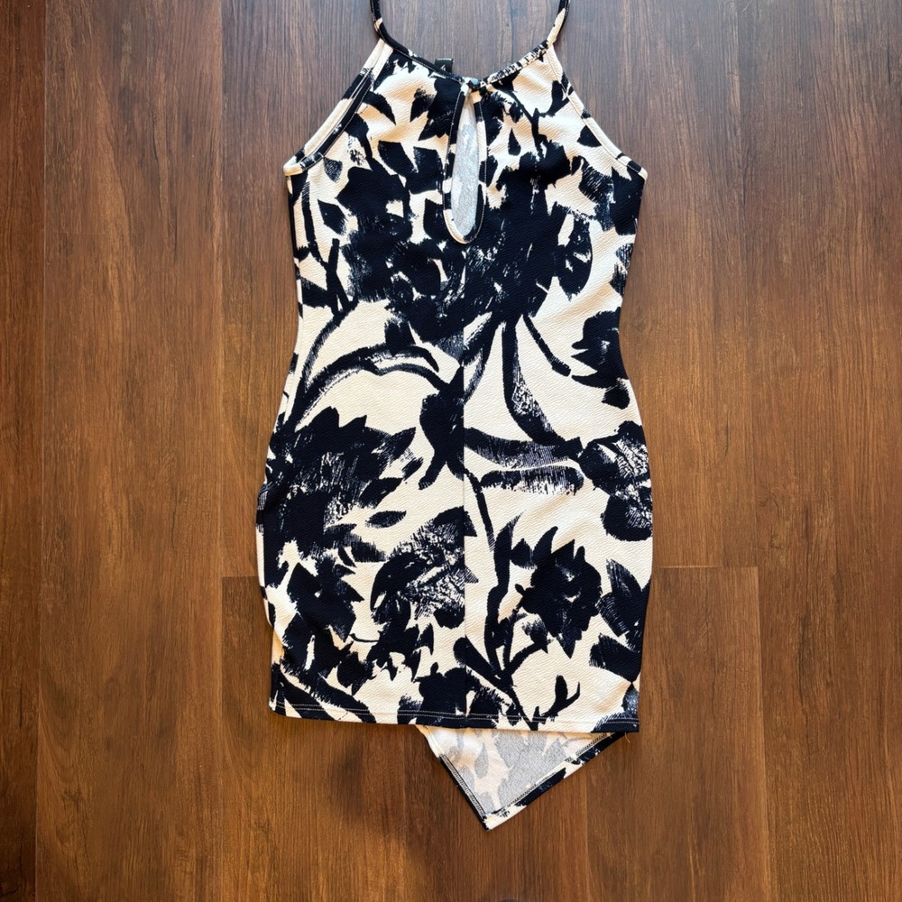 Black White Floral Bodycon Mini Dress Asymmetrical Hem Halter Size Med - Picture 3 of 9